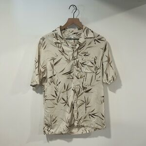 Tasso Elba Men’s tropical button down shirt. Size S. 100% silk